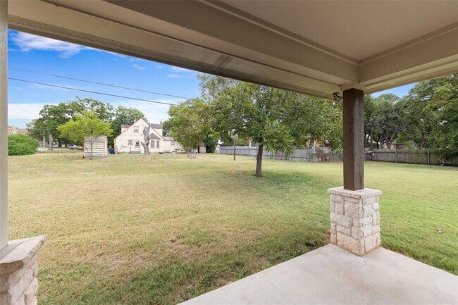 Building Photo - 1215 Sherrard St