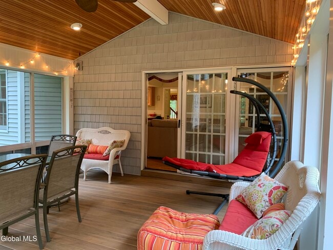 Building Photo - 8 Amanda Ct