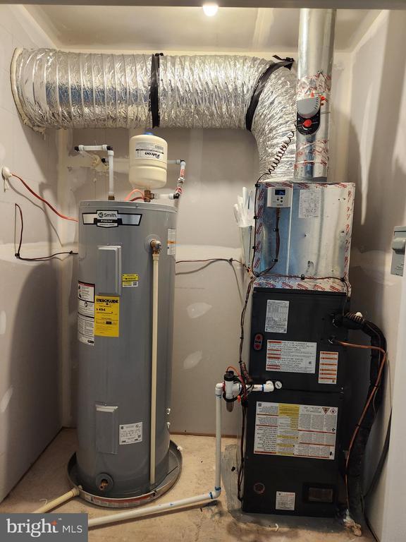 Building Photo - 115 Rae Ct