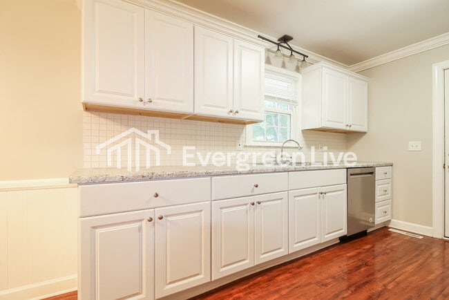 Building Photo - 127 Ashdown Dr