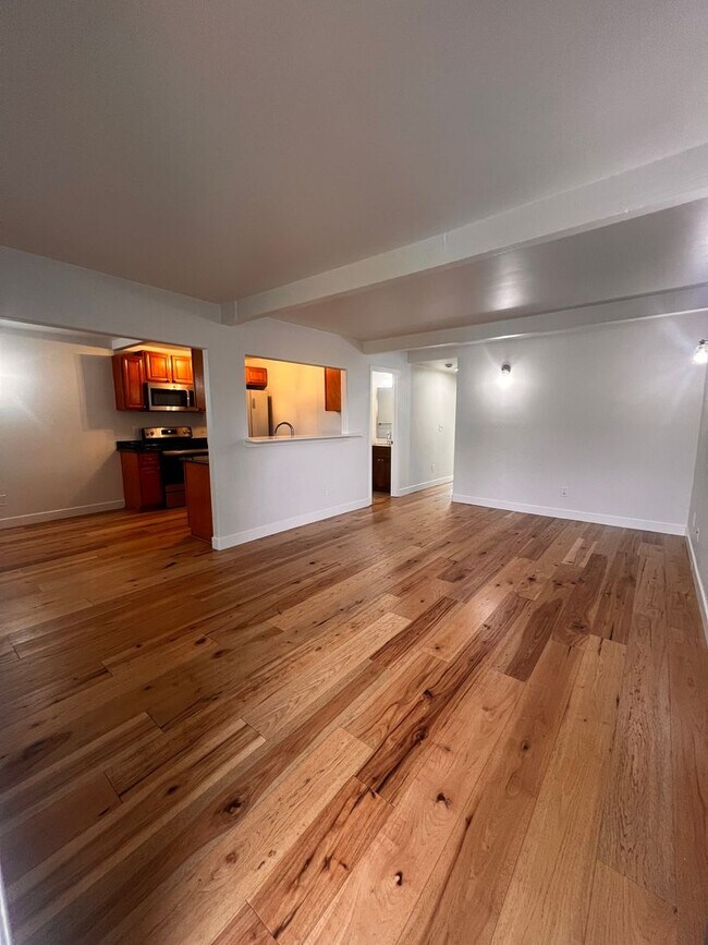 Building Photo - 2 bedroom 2 bath in Concord