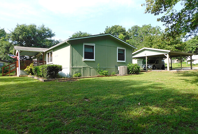 Building Photo - 20742 Meadowbrook Dr