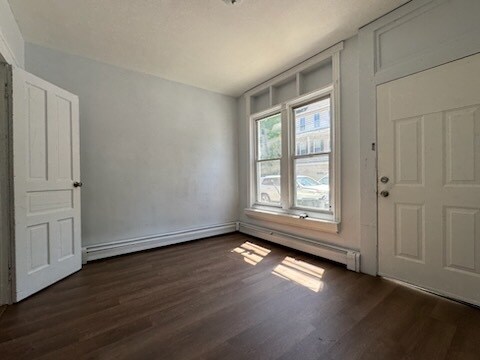 Primary Photo - 1151 E 4th St