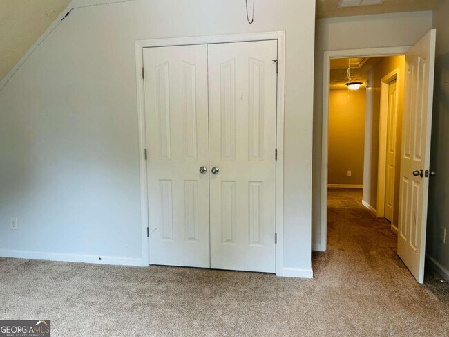 Building Photo - 5 Stony Oak Dr
