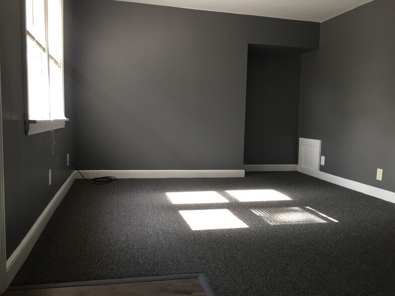 Living Room - 836 Evergreen St