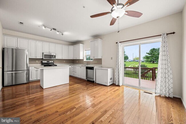 Building Photo - 713 Whitetail Cir