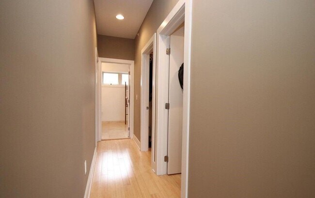Building Photo - 513 Manton St