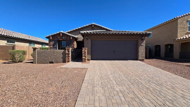 Building Photo - Popular Las Brisas community in Goodyear!