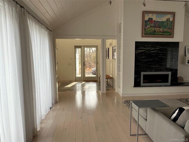 Building Photo - 42 N Menantic Rd