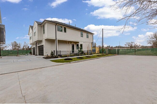 Building Photo - 2527 Judiway St
