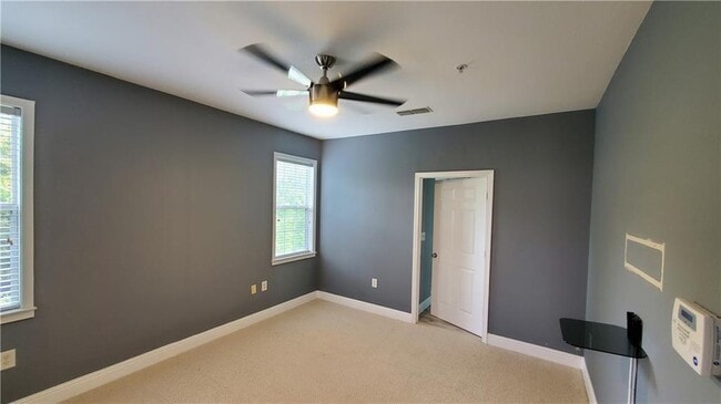 Building Photo - 1307 Stratford Commons