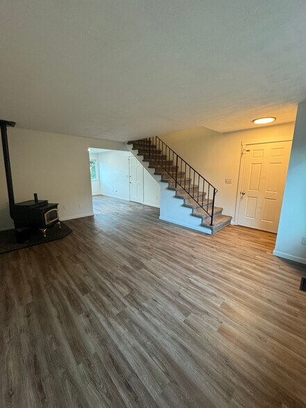 Building Photo - 5635 N 49th St