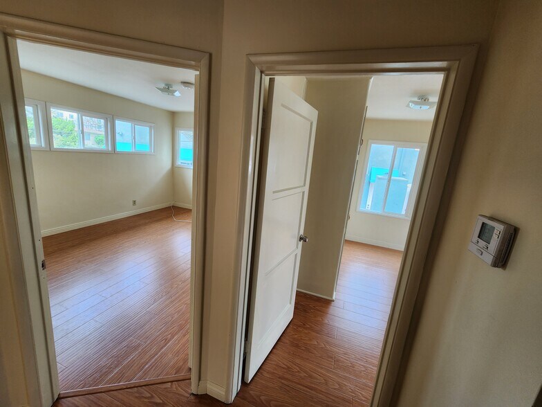 Building Photo - 5264 Cahuenga Blvd