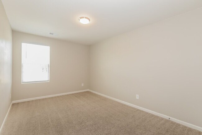 Building Photo - 258 Sinclair Way
