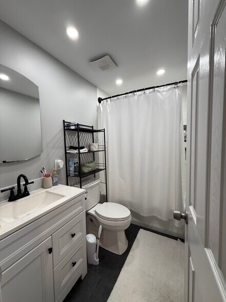 Building Photo - 5 Mount Oak Pl