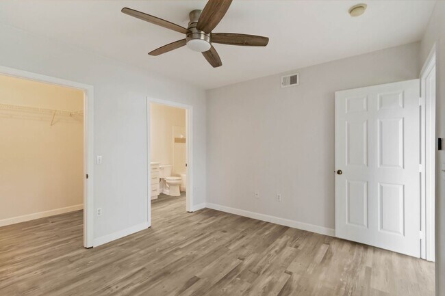 Building Photo - Newly updated 2 Bed / 2 Bath condo availab...
