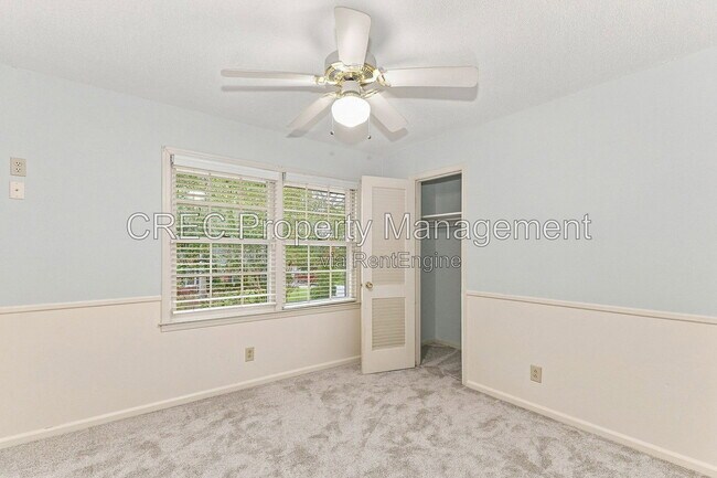 Building Photo - 321 Shaftesbury Ln