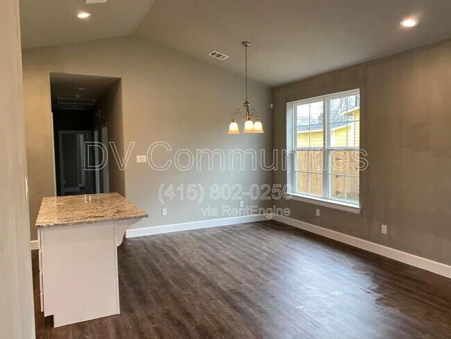 Building Photo - "Charming 3-Bedroom Home in Rosenberg with 2 Full Baths and 1,400 Sq Ft of Comfortable Living Spa...