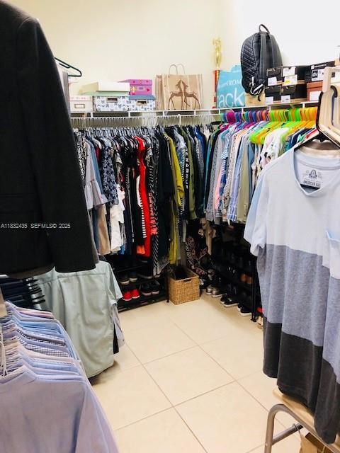 Building Photo - 2950 St Thomas Dr