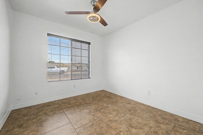 Building Photo - 9061 W Granada Rd