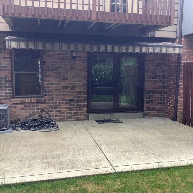 Building Photo - 730 Windvue Dr