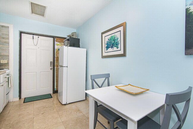 Building Photo - 751 Ocean Dr