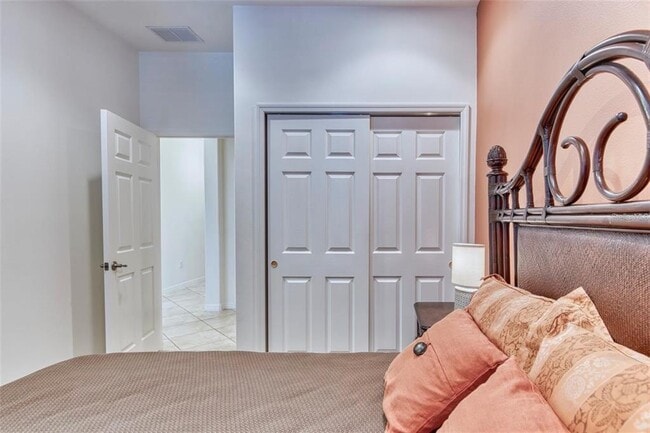 Building Photo - 2310 Palm Tree Dr