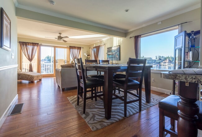 Building Photo - 16 Sisson St