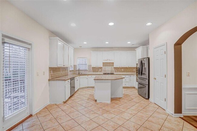 Building Photo - 7646 Forest Glen Way