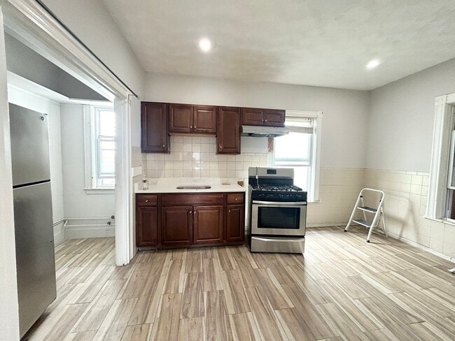 Building Photo - 22 Humphreys St