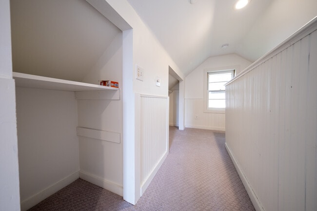 Building Photo - 3950 Hubbard Ave N