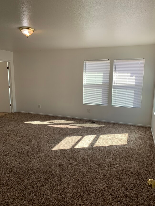 Building Photo - 1118 Solstice Ave