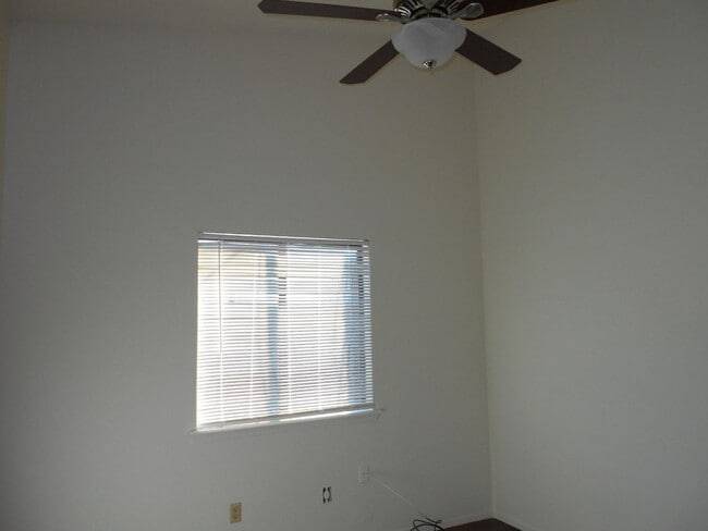Building Photo - 134a N Troy Ave