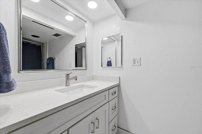 Building Photo - 400 Island Way