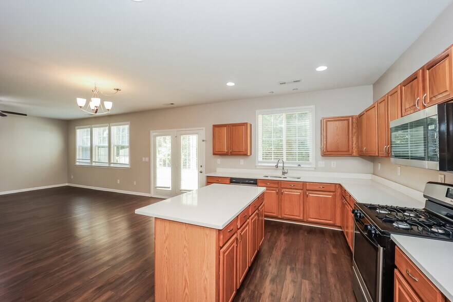 Building Photo - 54 Brookview Dr