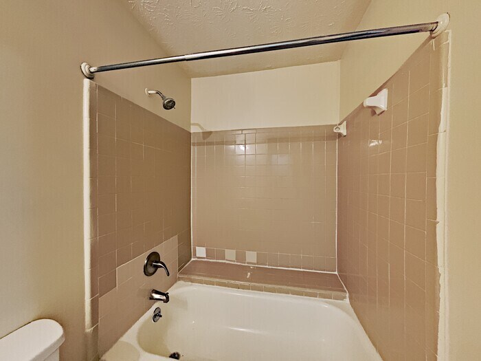 Building Photo - 8401 Beechwood Trce