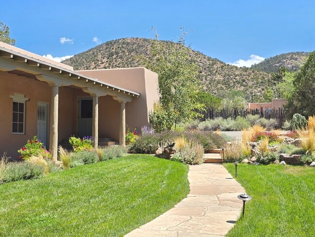 Building Photo - 3876 Old Santa Fe Trail