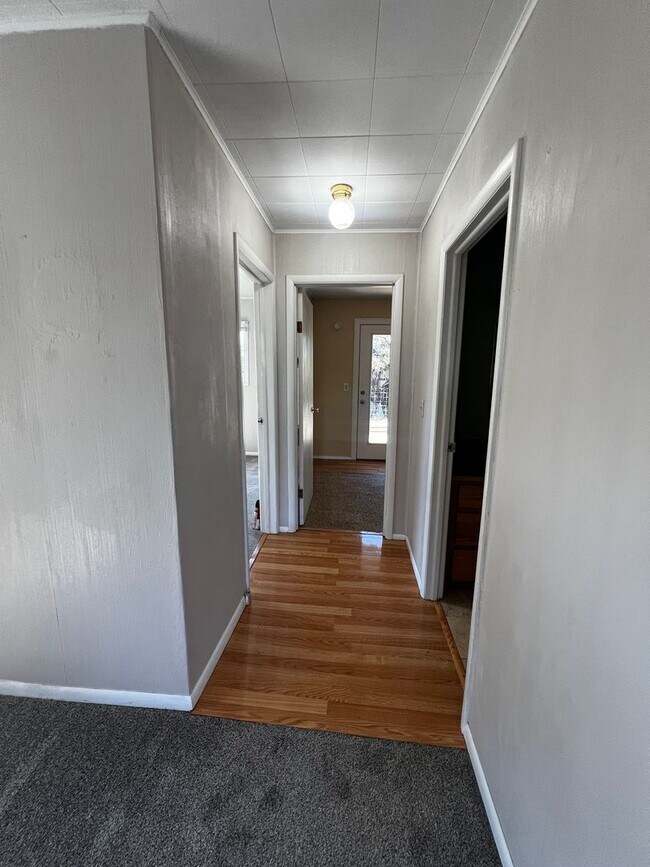 Building Photo - 3- bedroom 2-bathroom home in Pleasant Hill