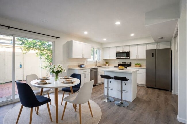 Building Photo - 12 E Hermosa Dr