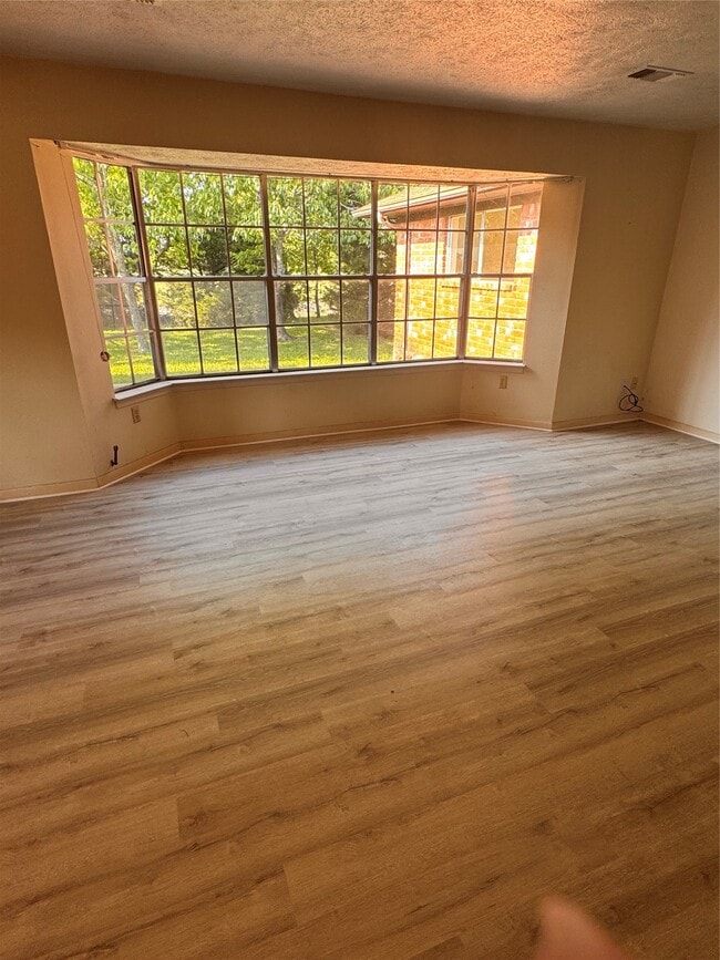 Building Photo - 3400 Coachman Dr