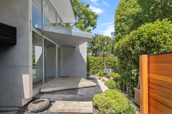Building Photo - 8735 Dorrington Ave