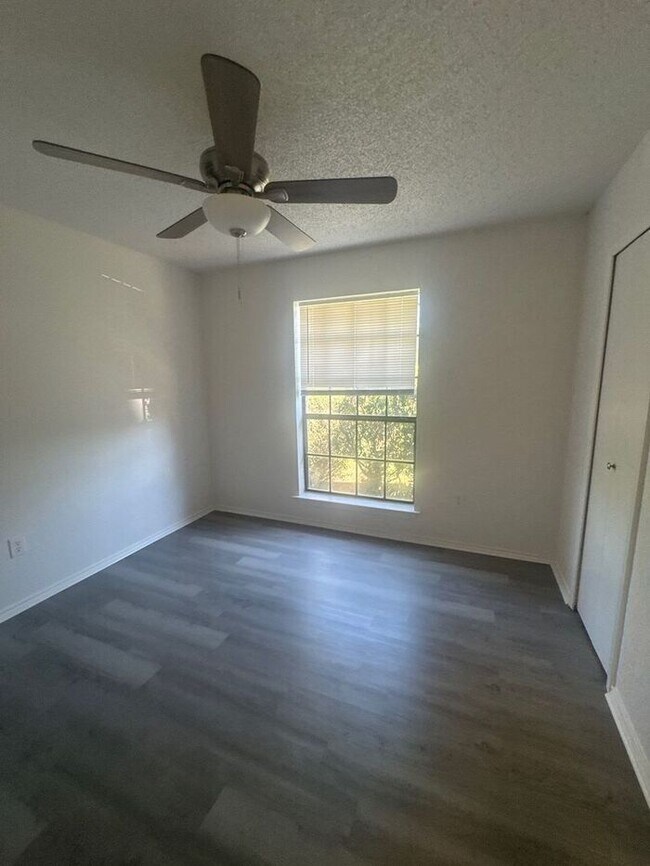 Building Photo - Charming 3-Bed, 2-Bath Home with Spacious ...