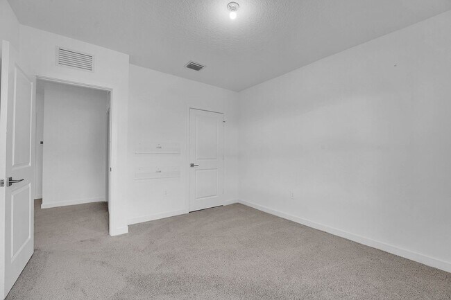 Building Photo - 2006 NE Ocean Dunes Dr