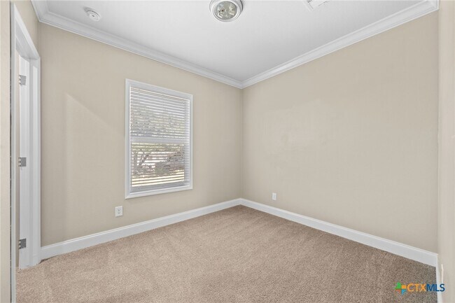 Building Photo - 711 La Cresta Dr