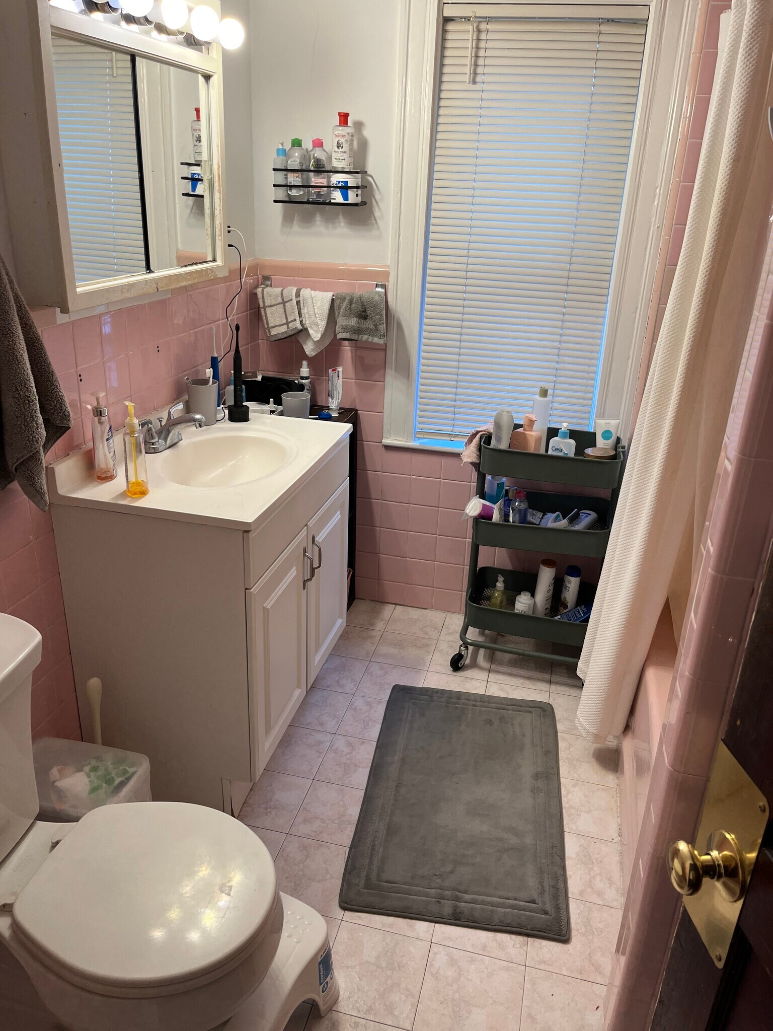 Building Photo - 195 College Ave