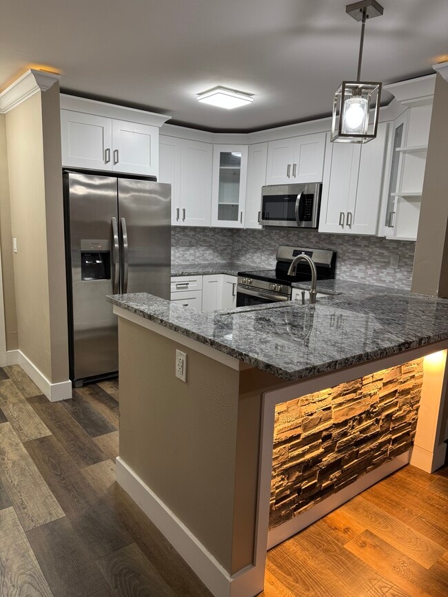 Building Photo - 1919 Summer Club Dr