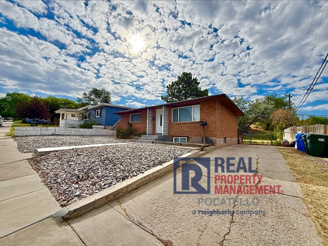 Building Photo - 625 El Rancho Blvd