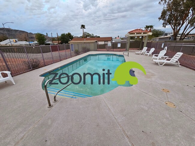 Building Photo - Cute 2 bedroom 2 bath condo in gated community