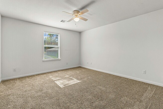 Building Photo - 169 Iris St