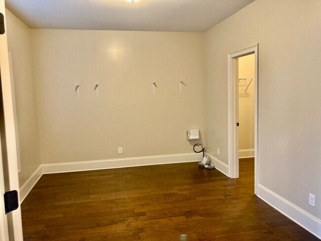 Building Photo - 8758 Crenshaw Dr